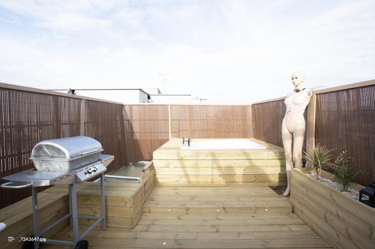 2 Bedroom Roof Terrace With Sauna Jakuzzi And Outdoor Cinema Apartamento *