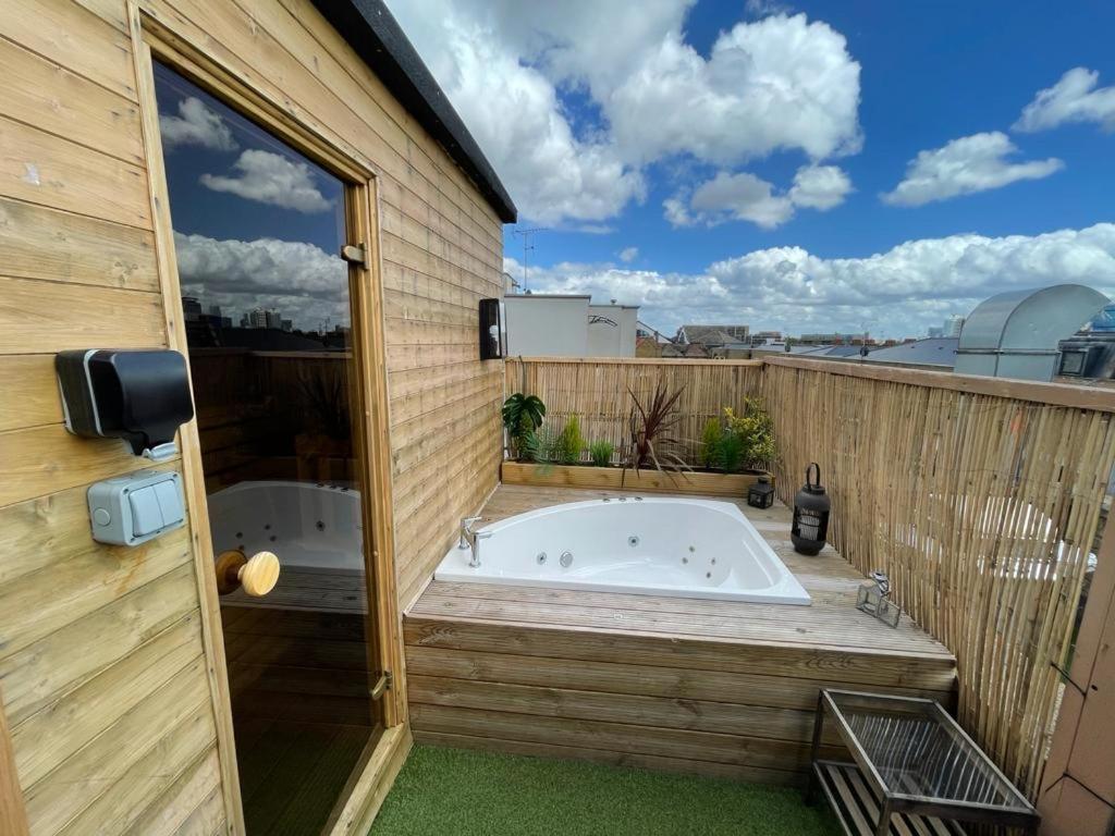 Apartamento 2 Bedroom Roof Terrace With Sauna Jakuzzi And Outdoor Cinema *