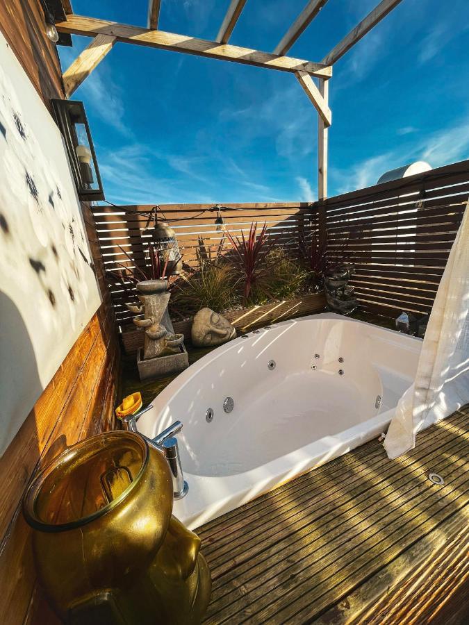 2 Bedroom Roof Terrace With Sauna Jakuzzi And Outdoor Cinema Apartamento