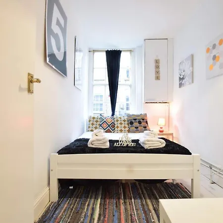 2 Bedroom Roof Terrace Spa With Sauna Plus Jakuzzi And Outdoor Cinema London Exterior photo