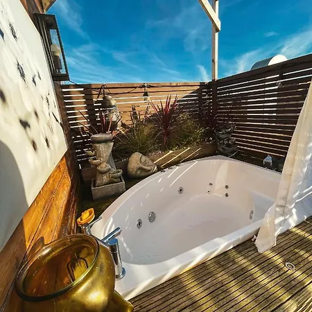 2 Bedroom Roof Terrace Spa With Sauna Plus Jakuzzi And Outdoor Cinema London Exterior photo