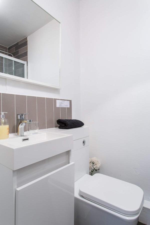2 Bedroom Roof Terrace With Sauna Jakuzzi&outdoor Cinema Londen