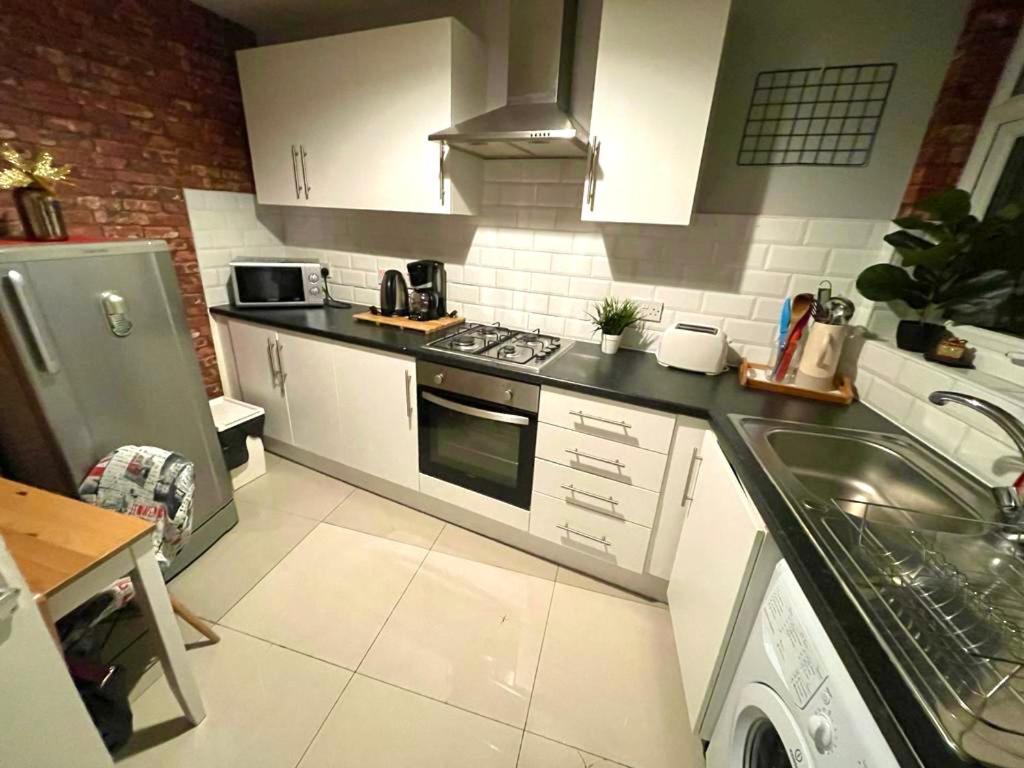 2 Bedroom Roof Terrace With Sauna Jakuzzi&outdoor Cinema Londen