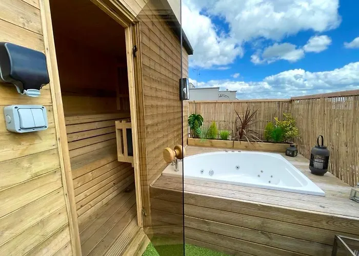 2 Bedroom Roof Terrace Spa With Sauna Plus Jakuzzi And Outdoor Cinema