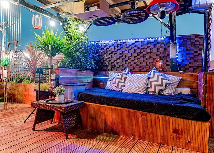 2 Bedroom Roof Terrace Spa With Sauna Plus Jakuzzi And Outdoor Cinema